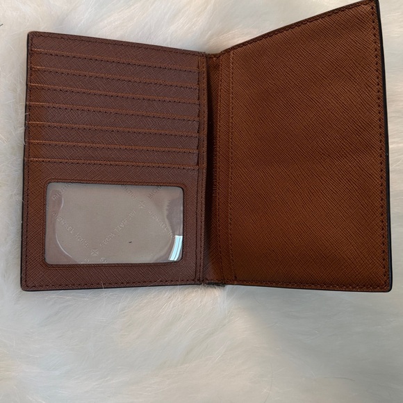 Michael Kors Jet Set Travel Wallet/Passport - Picture 2 of 5